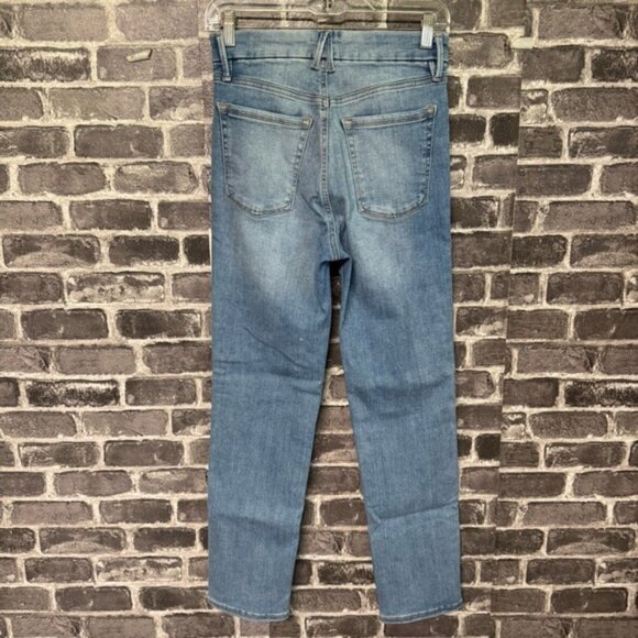 Good American ALWAYS FITS GOOD CLASSIC SLIM STRAIGHT JEANS 6-12 light wash - Picture 6 of 9